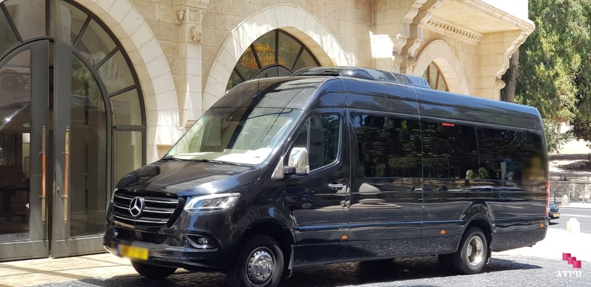 מיניבוס מפואר